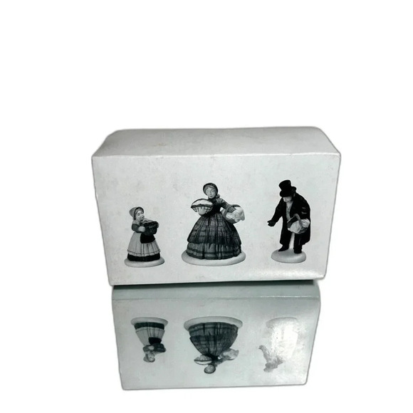 Dept 56 - The Spirit of Giving - Set of 3 - 58322 The Heritage Collection - Picture 2 of 10